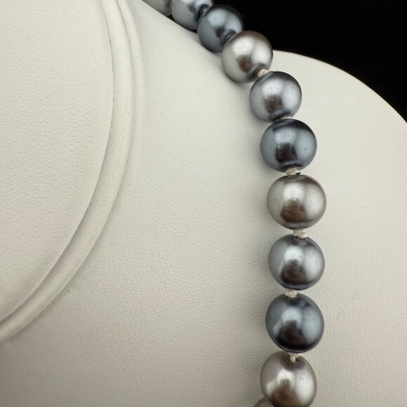 Elegant Gray & Silver Beaded Necklace With Rhinestone Clasp - Picture 5 of 6